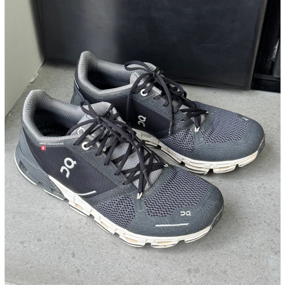 ON Cloud sneaker running shoe